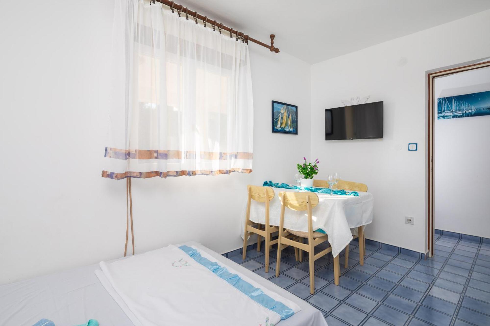 Urban Edge - Beach Apartments Omiš Exteriör bild