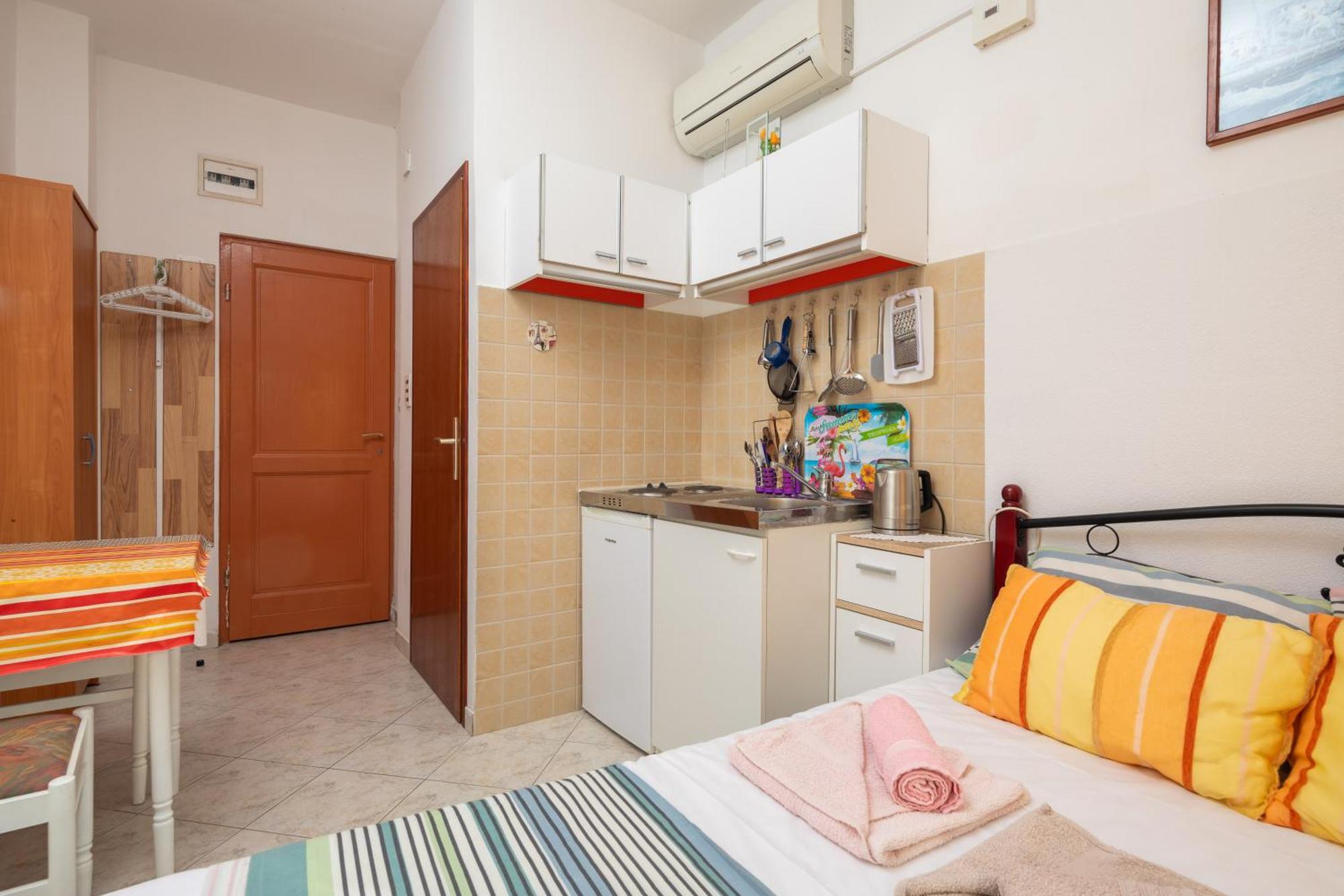 Urban Edge - Beach Apartments Omiš Exteriör bild